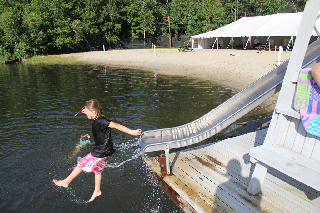 Waterslide_into_the_pond_at_the_Sunset_Tiki_Bar_and_grill_in_Westford_MA8164110281087533548